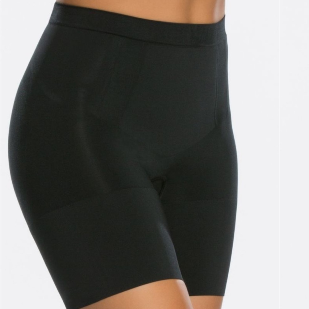 SPANX Oncore Mid Thigh Short